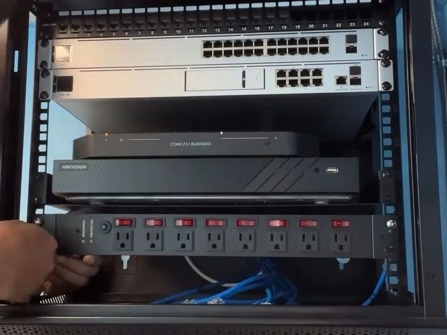 Rack de red terminado por HT TECH